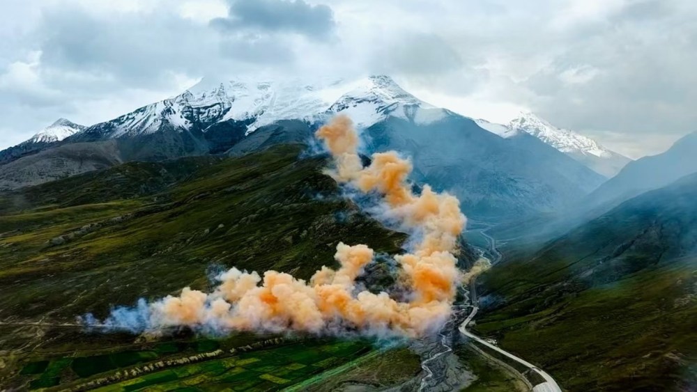 Cai Guoqiang's "Ascending Dragon" firework piece was sponsored by Arc'teryx.