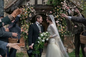 DOWNTON ABBEY: A NEW ERA, (aka DOWNTON ABBEY 2), center, from left: Allen Leech, Tuppence Middleton, 2022. ph: Ben Blackall /© Focus Features / Courtesy Everett Collection