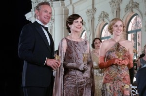 DOWNTON ABBEY: A NEW ERA, (aka DOWNTON ABBEY 2), from left: Hugh Bonneville, Elizabeth McGovern, Laura Carmichael, 2022. ph: Ben Blackall / © Focus Features / Courtesy Everett Collection