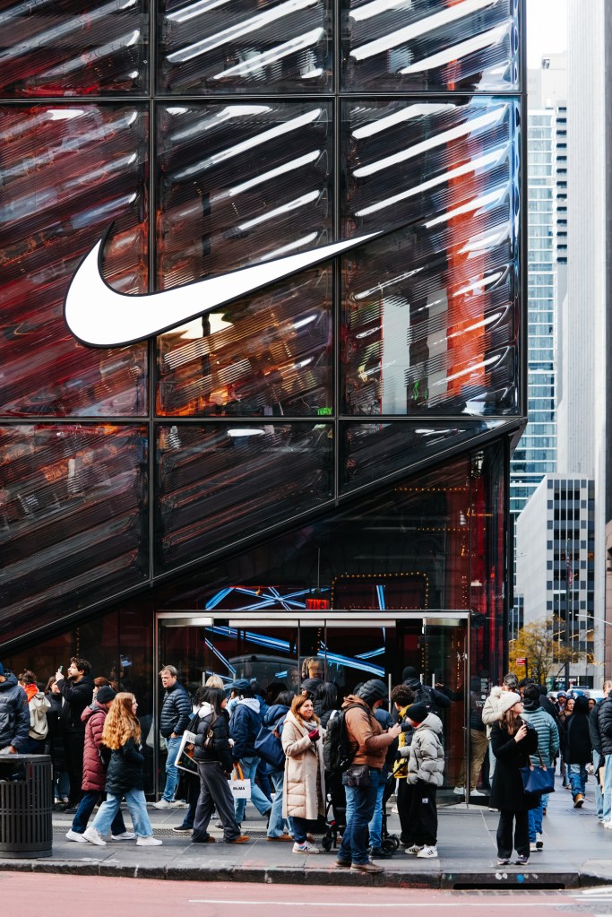 A look at Black Friday shopping around New York for the 2025 holiday season
