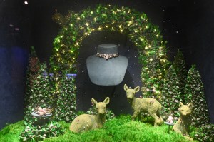Dior’s Avenue Montaigne Store’s Holiday Lights