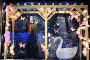 Dior’s Avenue Montaigne Store’s Holiday Lights