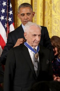 WASHINGTON, DC - NOVEMBER 22:  U.S. President Barack Obama awards the Presidential Medal of Freedom to groundbreaking architect Frank Gehry during a ceremony in the East Room of the White House November 22, 2016 in Washington, DC. Obama presented the medal to 19 living and two posthumous pioneers in science, sports, public service, human rights, politics and the arts.  (Photo by Chip Somodevilla/Getty Images)