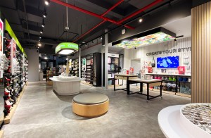 Crocs, store, shoes, footwear, clogs, shoe store, NYC, 34th Street