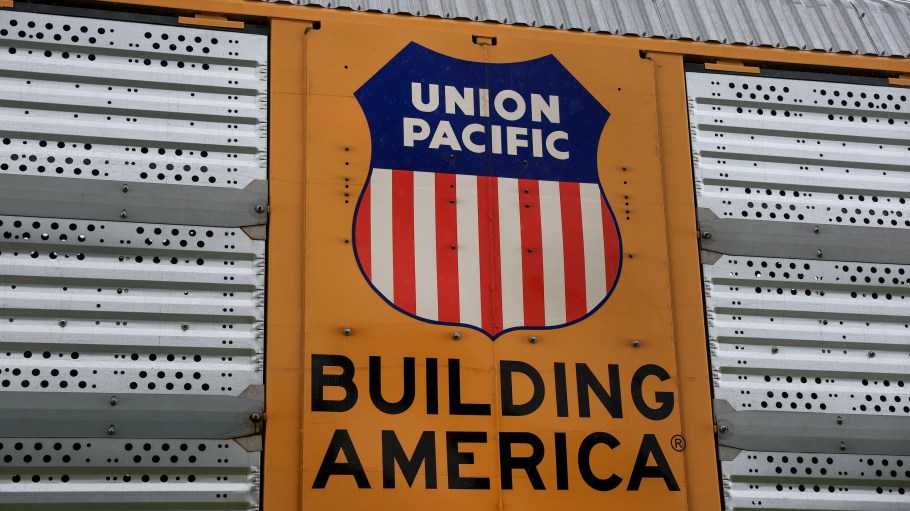 Class I railroads BNSF, CPKC, CN and CSX argue the filing violates STB merger rules and leaves key competition and market impacts unanswered.