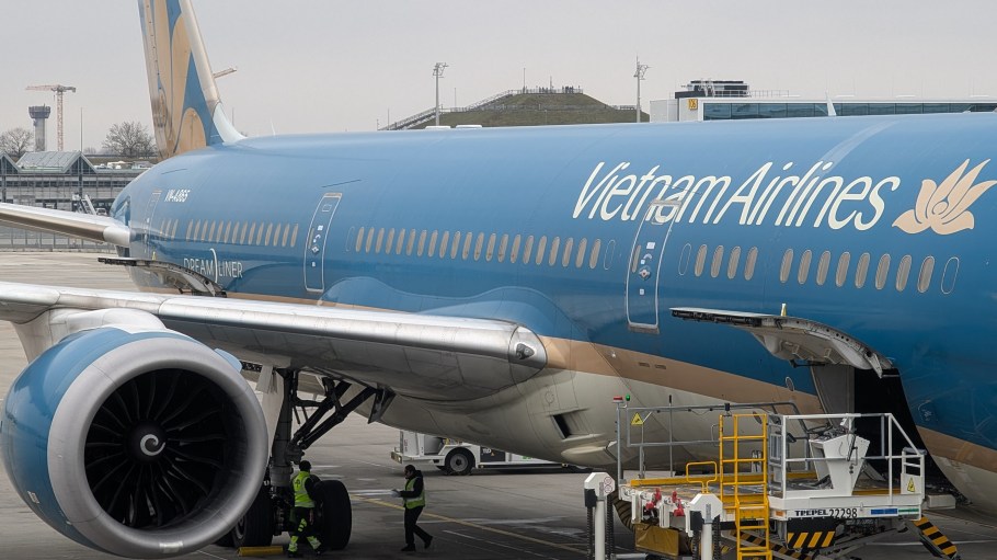 According to a recent report from global freight forwarder Dimerco Express Group, airline capacity out of Vietnam is expected to tighten throughout the holiday season due to the growth in demand.