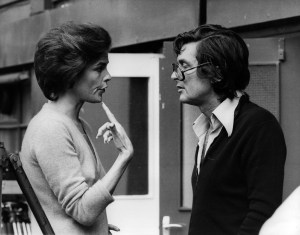 11th July 1978:  The film producer, Robert Evans, with the actress, Ali MacGraw, at Wimbledon, for the shooting of the film titled 'The Players.'  (Photo by Wesley/Keystone/Getty Images)