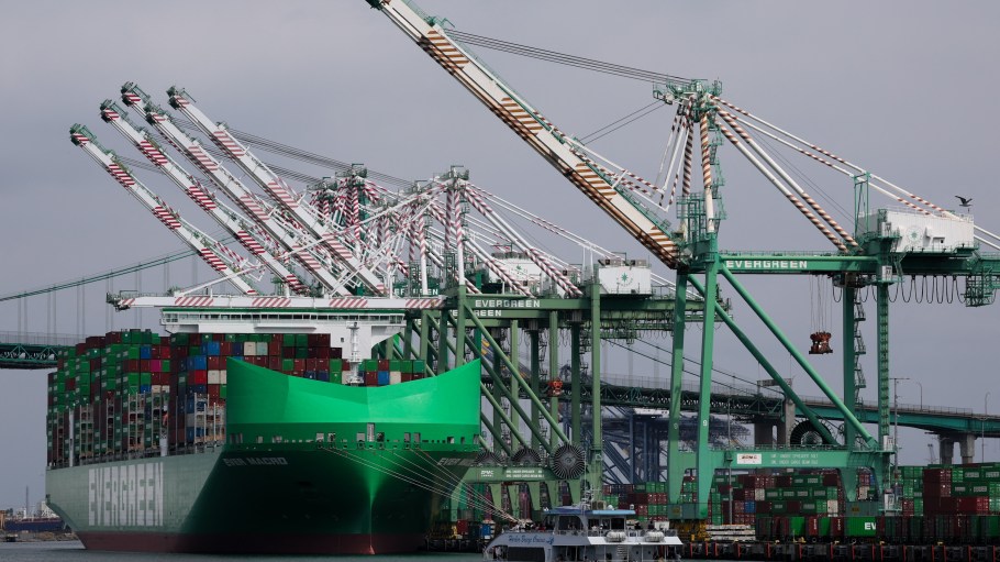 Carriers abandon February rate hike plans and add more blank sailings as pre-LNY volumes fail to materialize.