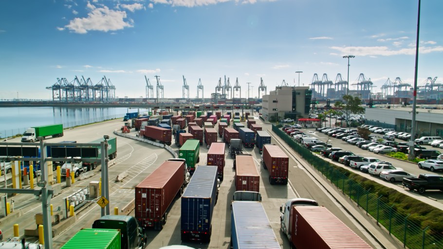 Federal regulators say California failed to revoke more than 17,000 improperly issued commercial licenses despite a Jan. 5 deadline.