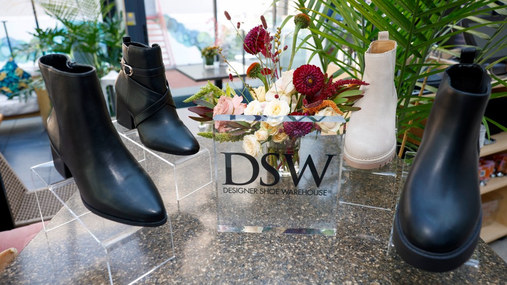 DSW boot display