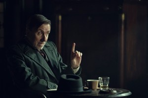 Peaky Blinders: The Immortal Man. Tim Roth as Beckett in Peaky Blinders: The Immortal Man. Cr. Robert Viglasky/Netflix © 2026.