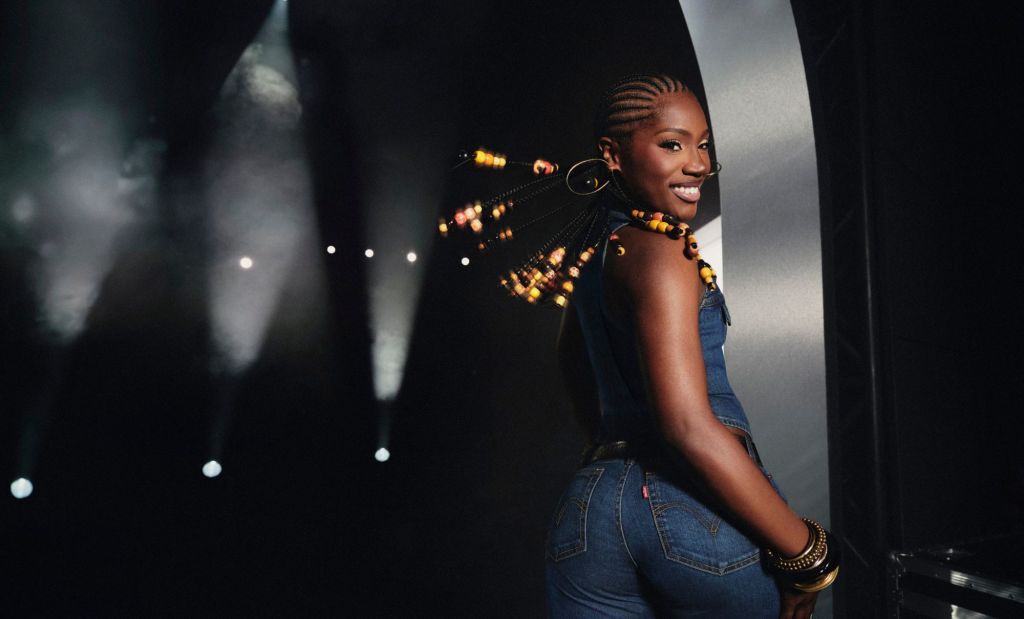Levi Strauss Scores With Q1 Earnings