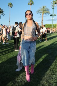 INDIO, CALIFORNIA - APRIL 10: (FOR EDITORIAL USE ONLY) (NOT TO BE LICENSED FOR ANY STANDALONE OR SPECIAL INTEREST BOOK PUBLISHING USE CONCERNING THE COACHELLA MUSIC FESTIVAL AND/OR STAGECOACH MUSIC FESTIVAL) Street Style at the 2026 Coachella Valley Music and Arts Festival on April 10, 2026 in Indio, California. (Photo by Amy Sussman/Getty Images for Coachella)