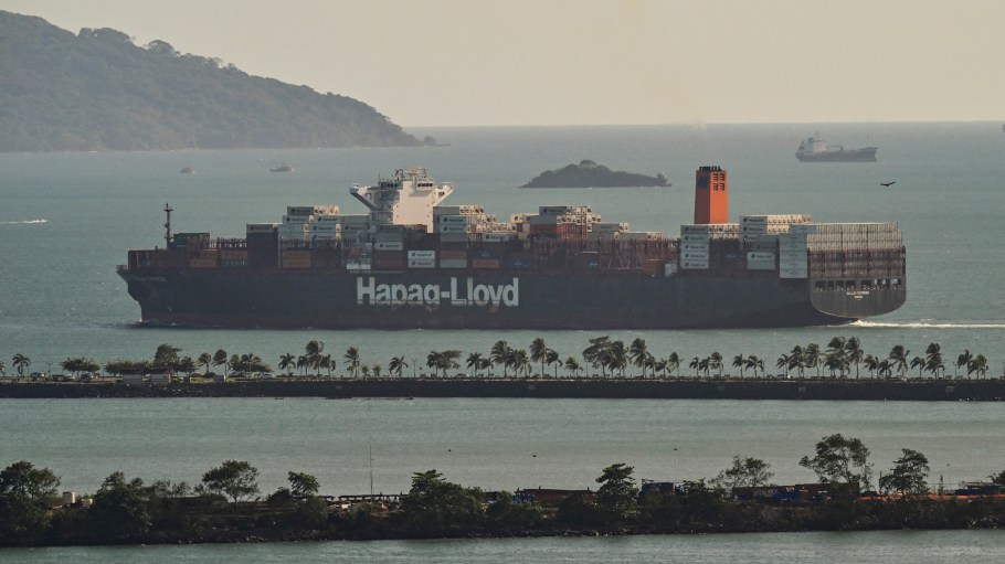 Conflicting signals from the U.S. and Iran and ongoing risk concerns keep carriers like Maersk and Hapag-Lloyd on edge regarding a return to the strait.