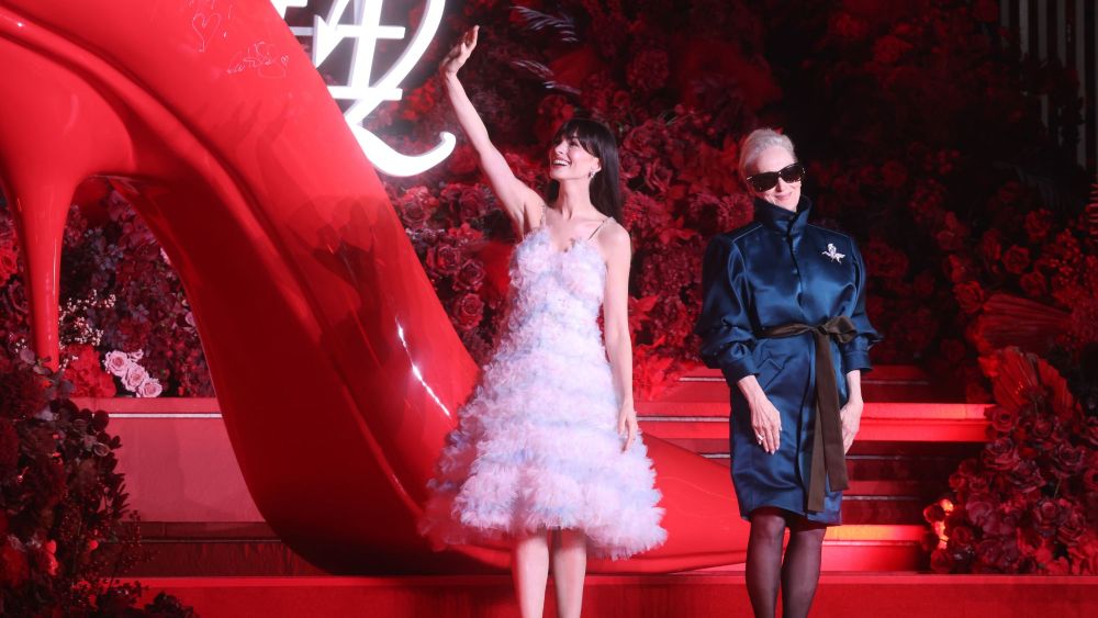 Anne Hathaway and Meryl Streep attend the premiere of film "The Devil Wears Prada 2" on April 10, 2026 in Shanghai, China; how to stream the devil wears prada premiere online for free
