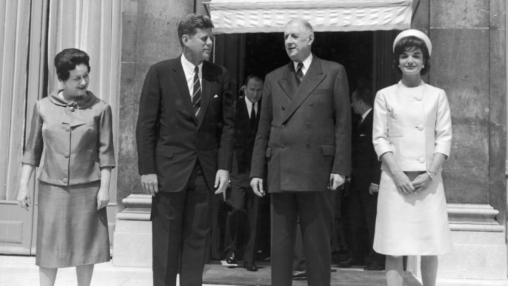 French First Lady Madame de Gaulle, American President John F. Kennedy (1917 - 1963), French President Charles de Gaulle (1890-1970), and American first lady Jacqueline Kennedy (1929 - 1994) stand outside the Elysee Palace, Paris, June 1, 1961 (Photo by Express Newspapers/Getty Images).