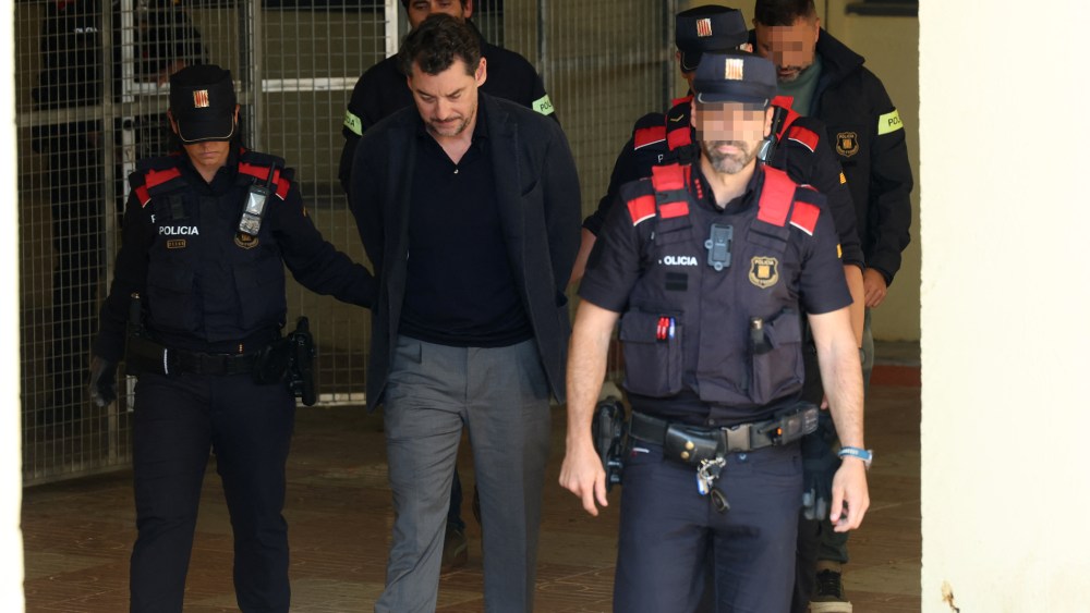Catalan regional police officers (Mossos d'Esquadra) escort Jonathan Andic, the son of Isak Andic, founder of Spanish fashion brand Mango, as he arrives at a court in Martorell, near Barcelona, following his arrest on May 19, 2026. Spanish police said today they have arrested the eldest son of Mango clothing empire founder Isak Andic over his father's death during a hiking trip in December 2024. Jonathan Andic, who was alone with his 71-year-old father when the retail magnate plunged to his death in the Montserrat mountains near Barcelona, was taken into custody, Catalan regional police said, confirming a report in the daily La Vanguardia newspaper.