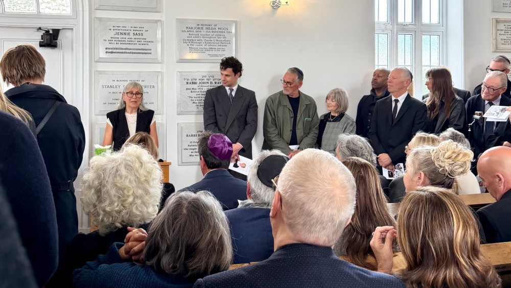 Joan Burstein's daughter Caroline Hammond giving a speech during the memorial service for her mother.