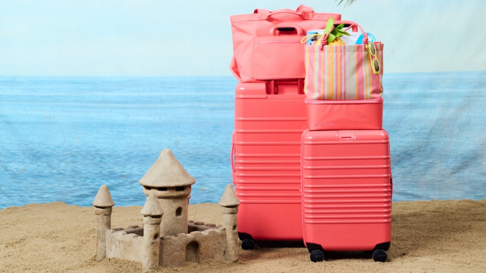 Béis and Poppi collaborate on a line of luggage.