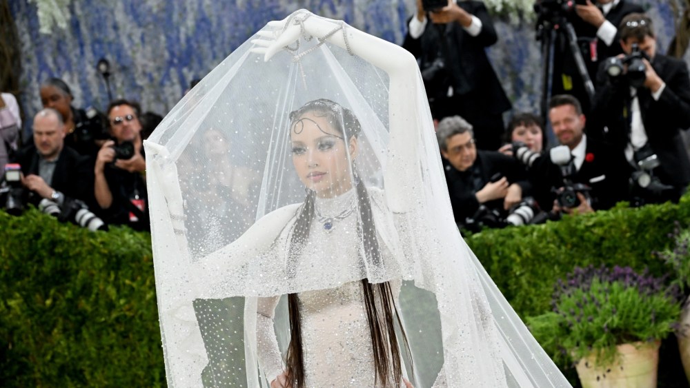 Lisa wears custom Robert Wun to the 2026 Met Gala.