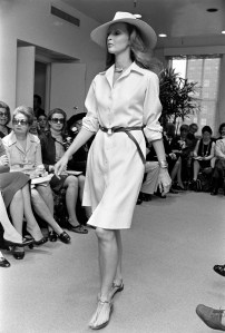 Halston Summer 1973 Ready to Wear Collection Runway (Photo by Pierre Schermann/WWD/Penske Media via Getty Images)